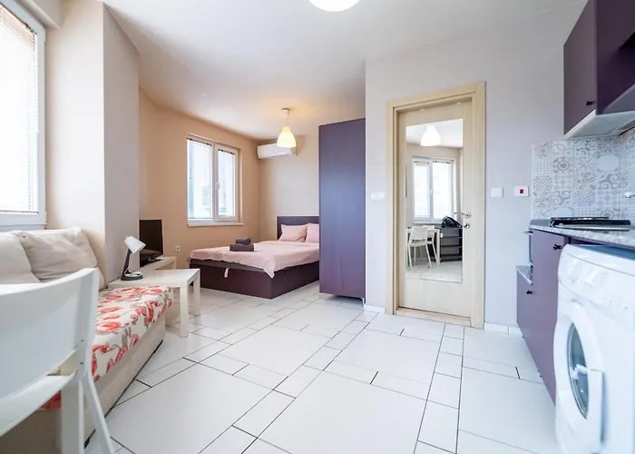 Funky Apartment In Studentski Grad